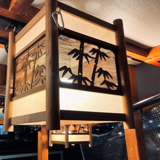 福岡の屋台に飾られている手作りちょうちん